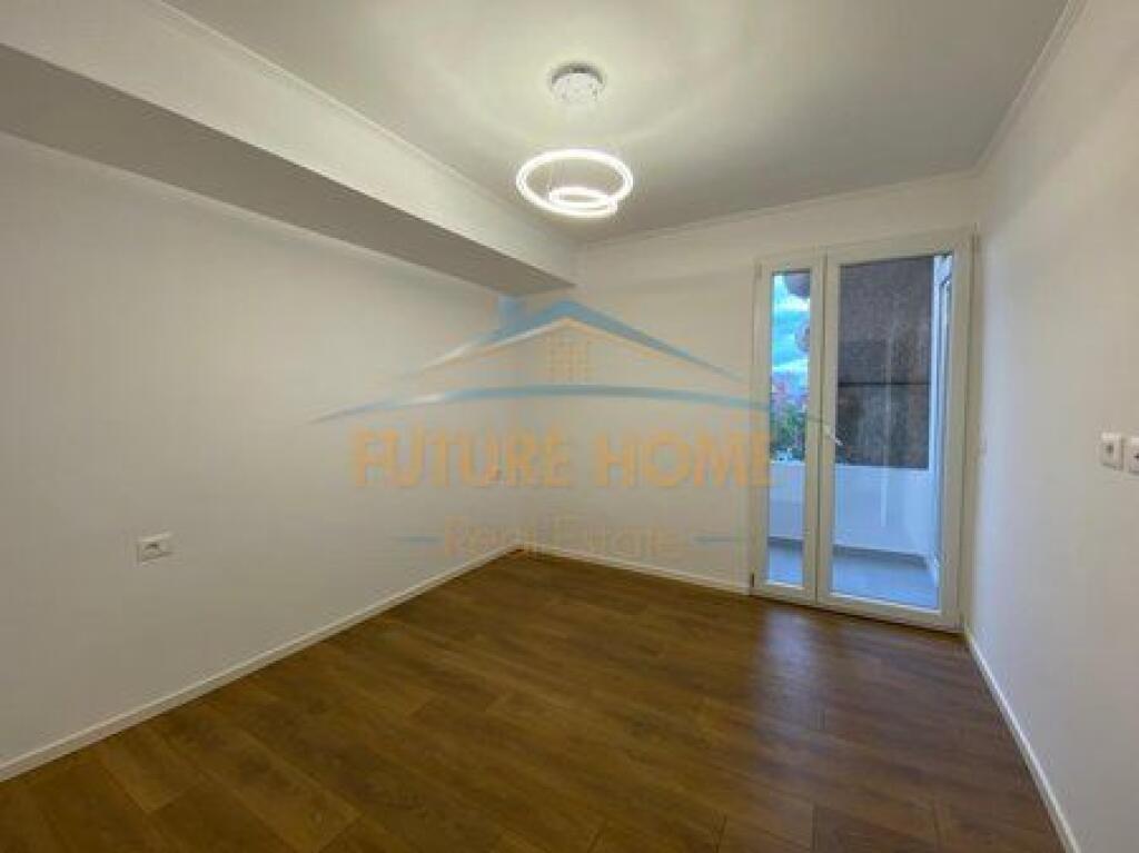Shitet, Apartament 2+1, Porcelan