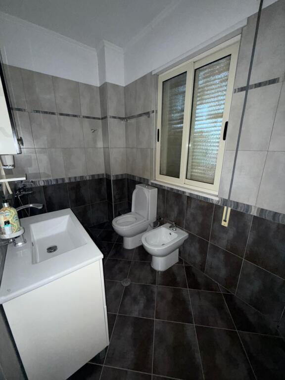JEPET ME QERA APARTAMENT 2+1+2 ME 2 BALLKONE TEK OSLO NE ASTIR