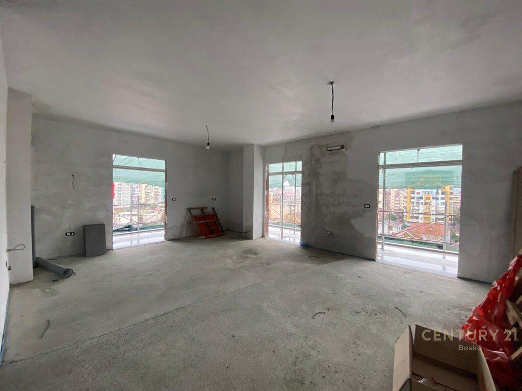Apartment 3+1+2+Veranda for sale near the Land Registry
