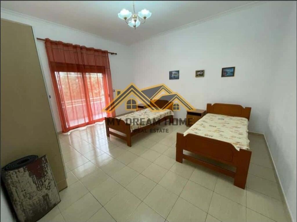 VILLA SU TRE PIANI IN VENDITA NEL BLOCCO VILLE QUARTIERE 18!