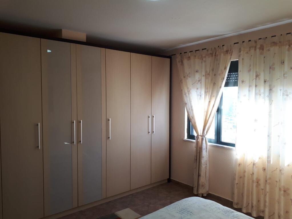 🏡 Appartamento 1+1 in Affitto   📍 Posizione: Piazza “Willson”, Tirana💶 Prezzo: 60.000 lek / mese