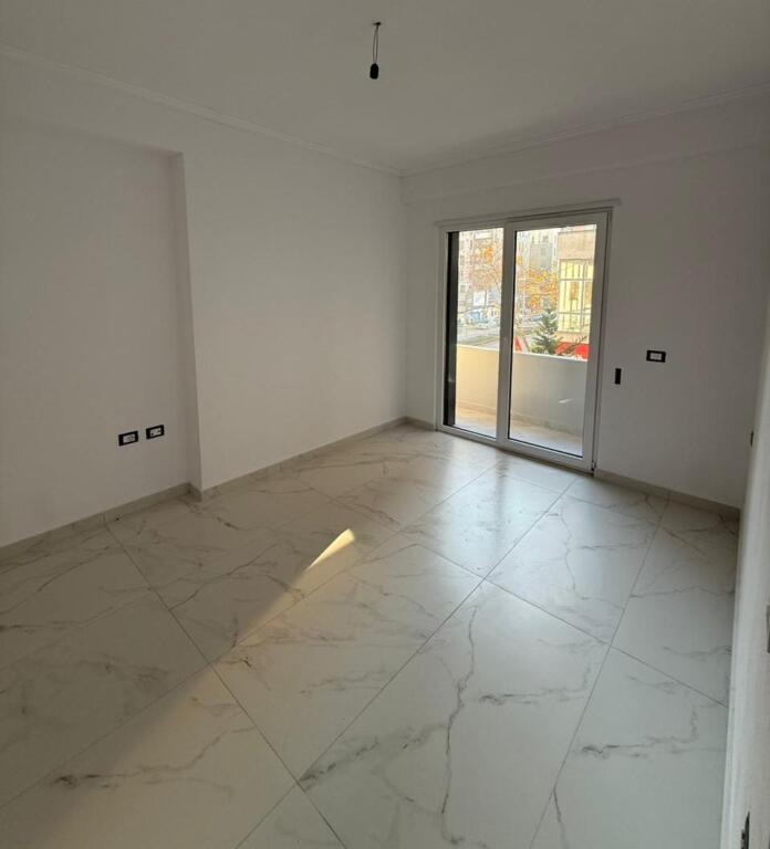 Affittasi appartamento 2+1+2+veranda a Kamez