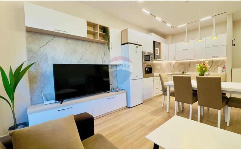 Shitet apartament 2+1+2+P te Bulevardi Ri
