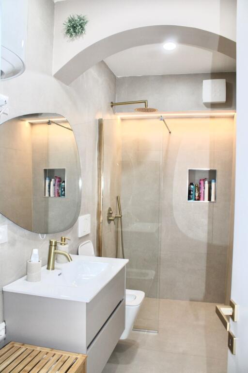 📌 Apartment 2+1 for sale at Pallatet Agimi, Bllok