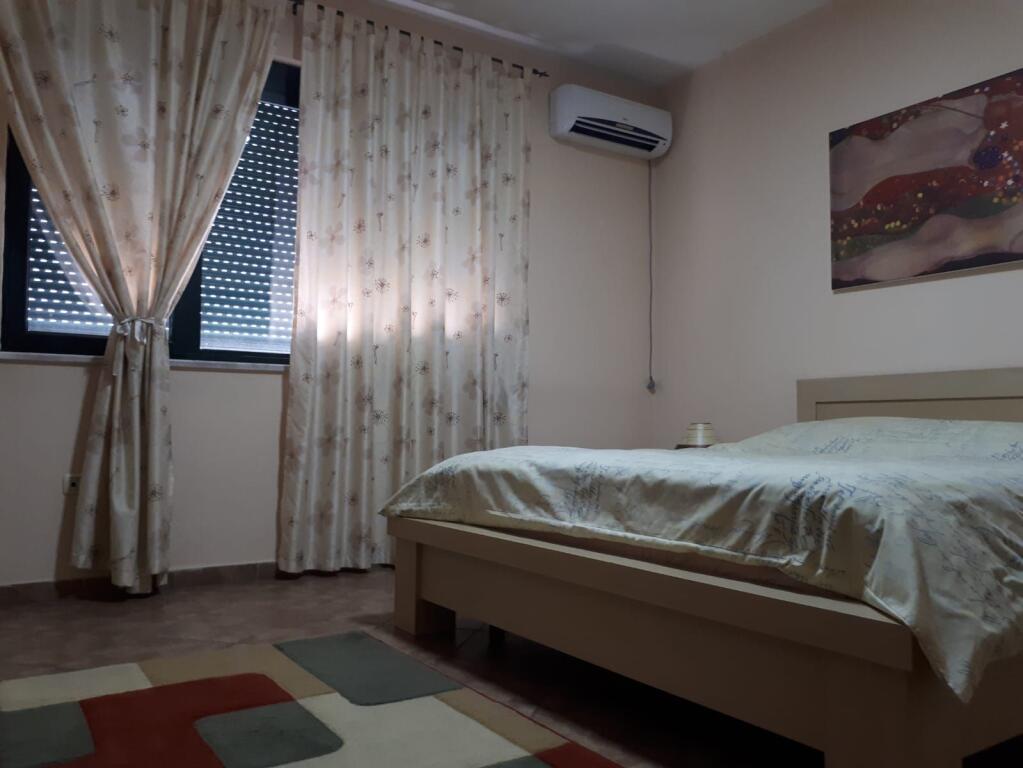 🏡 Appartamento 1+1 in Affitto   📍 Posizione: Piazza “Willson”, Tirana💶 Prezzo: 60.000 lek / mese