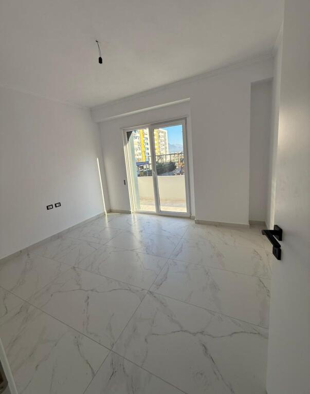 Affittasi appartamento 2+1+2+veranda a Kamez