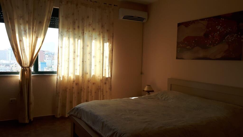 🏡 Appartamento 1+1 in Affitto   📍 Posizione: Piazza “Willson”, Tirana💶 Prezzo: 60.000 lek / mese