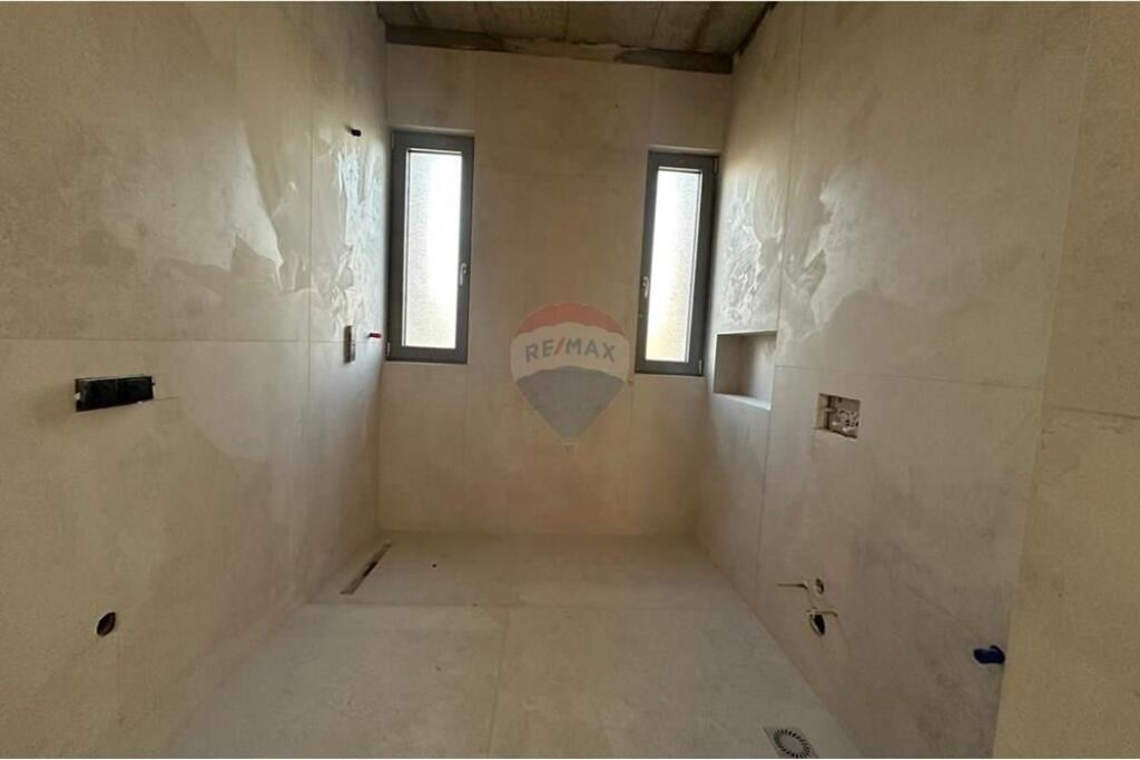 Shitet Apartament 2+1+2 në Green Valley Residence