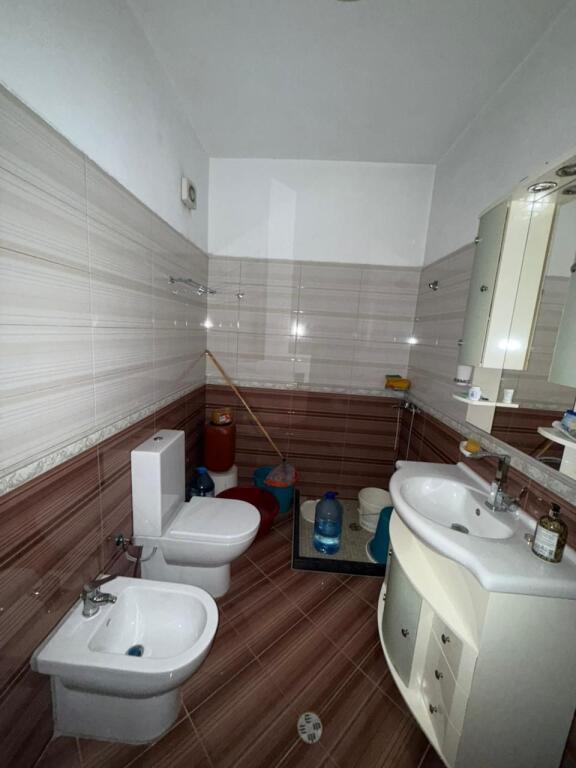 JEPET ME QERA APARTAMENT 2+1+2 ME 2 BALLKONE TEK OSLO NE ASTIR