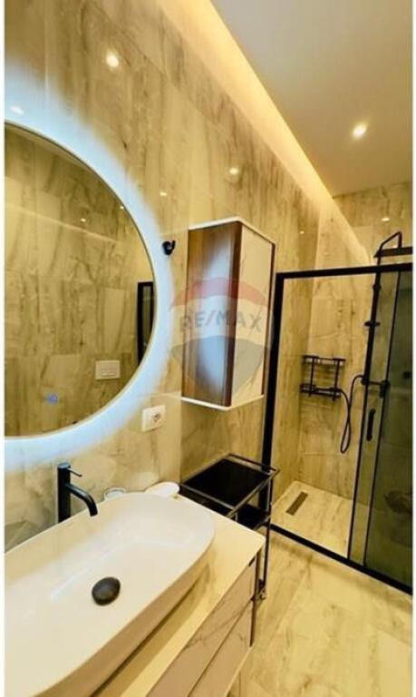 Shitet apartament 2+1+2+P te Bulevardi Ri