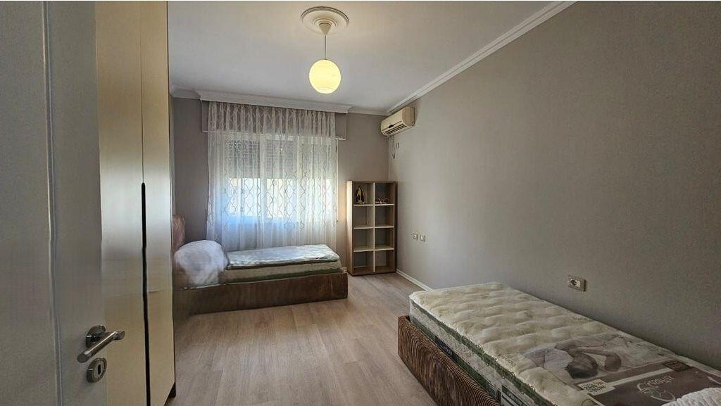 AFFITTIAMO APPARTAMENTO 2+1 NEL MUNICIPIO DI PARIGI! 800 € /Mese