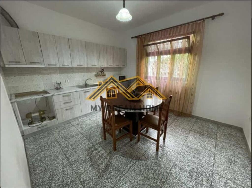 VILLA SU TRE PIANI IN VENDITA NEL BLOCCO VILLE QUARTIERE 18!