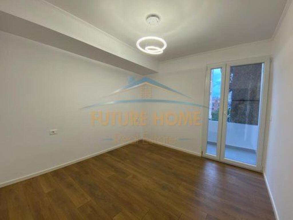Shitet, Apartament 2+1, Porcelan