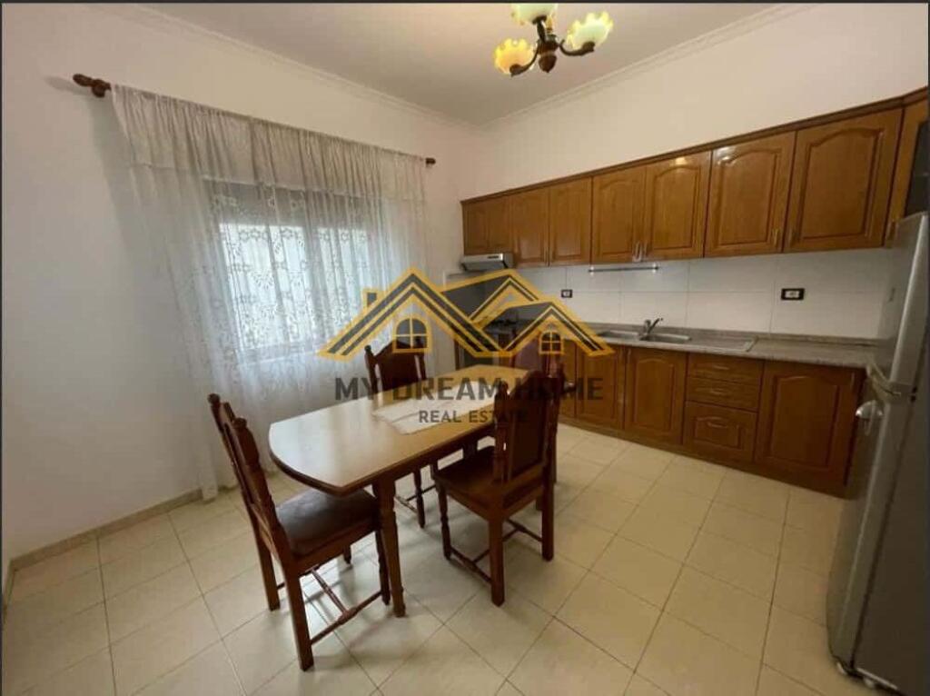 VILLA SU TRE PIANI IN VENDITA NEL BLOCCO VILLE QUARTIERE 18!