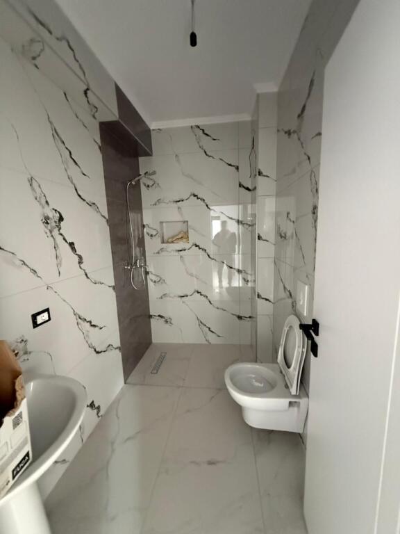 Affittasi appartamento 2+1+2+veranda a Kamez