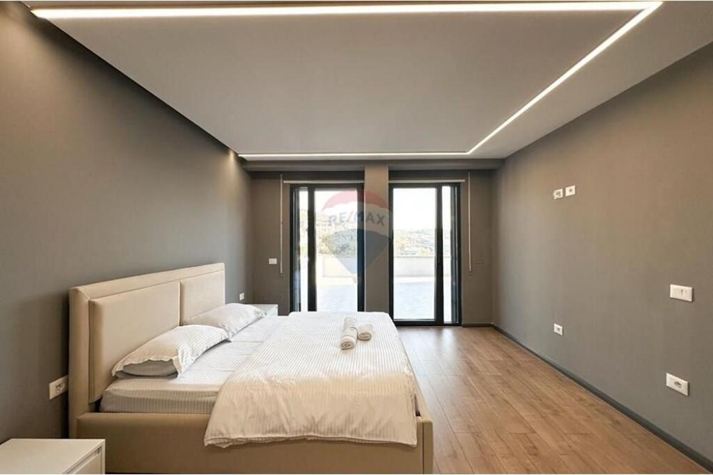 Appartamento 2+1 con veranda in vendita a Farkë