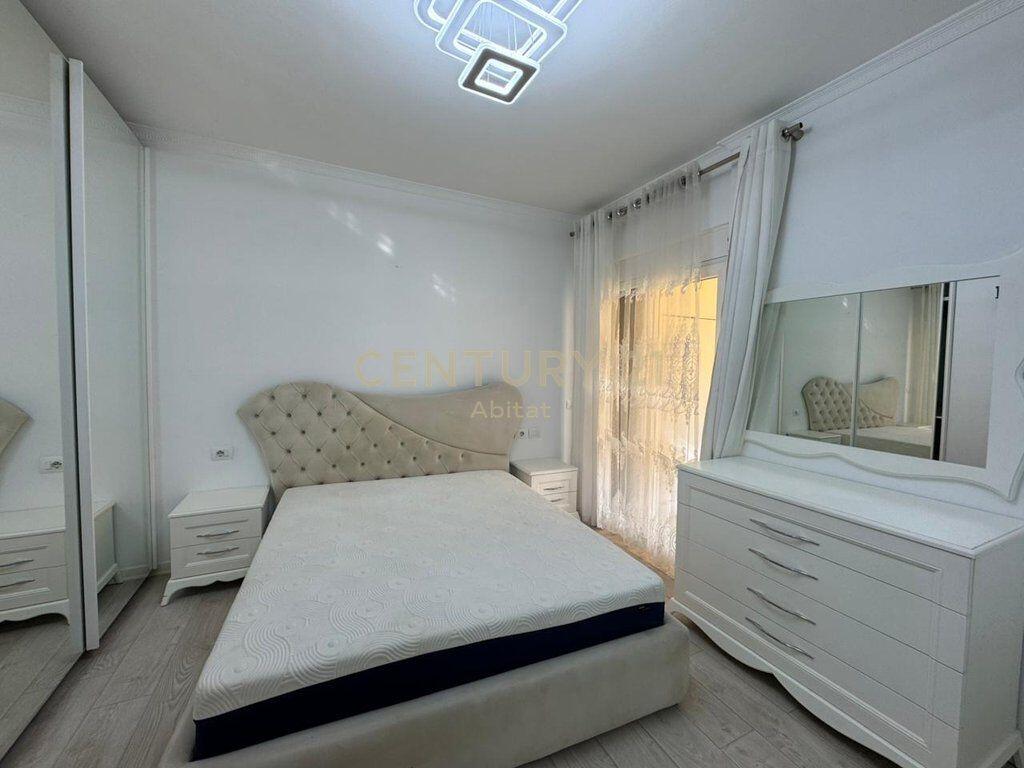 Apartament 2+1+2+2 Poste Parkimi per shitje ne zonen e Oxhakut
