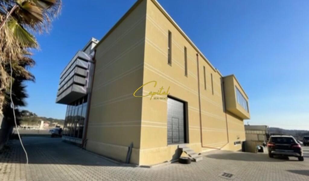 AMBIENT BIZNESI NE SHITJE 1800 M2 AUTOSTRADA TR-DR 2.500.000 EURO