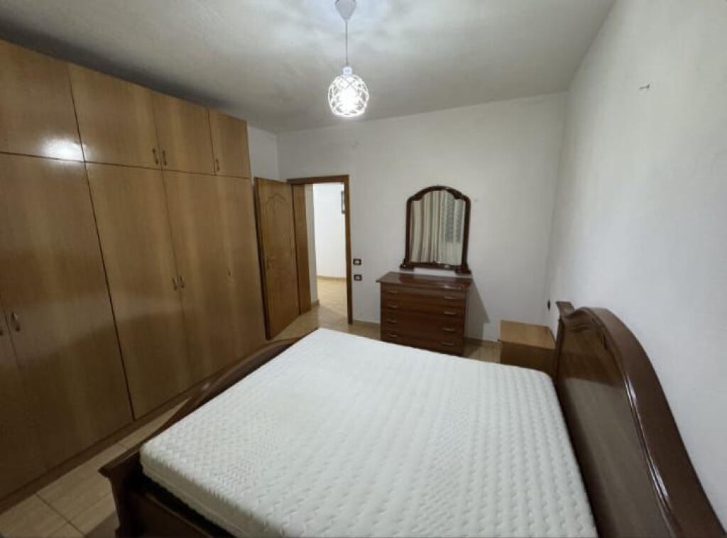 🏠 Jepet Me Qira Apartament 2+1 – Rruga Riza Kodheli, pranë Venue Club💰 Çmimi: 45,000 lekë / muaj