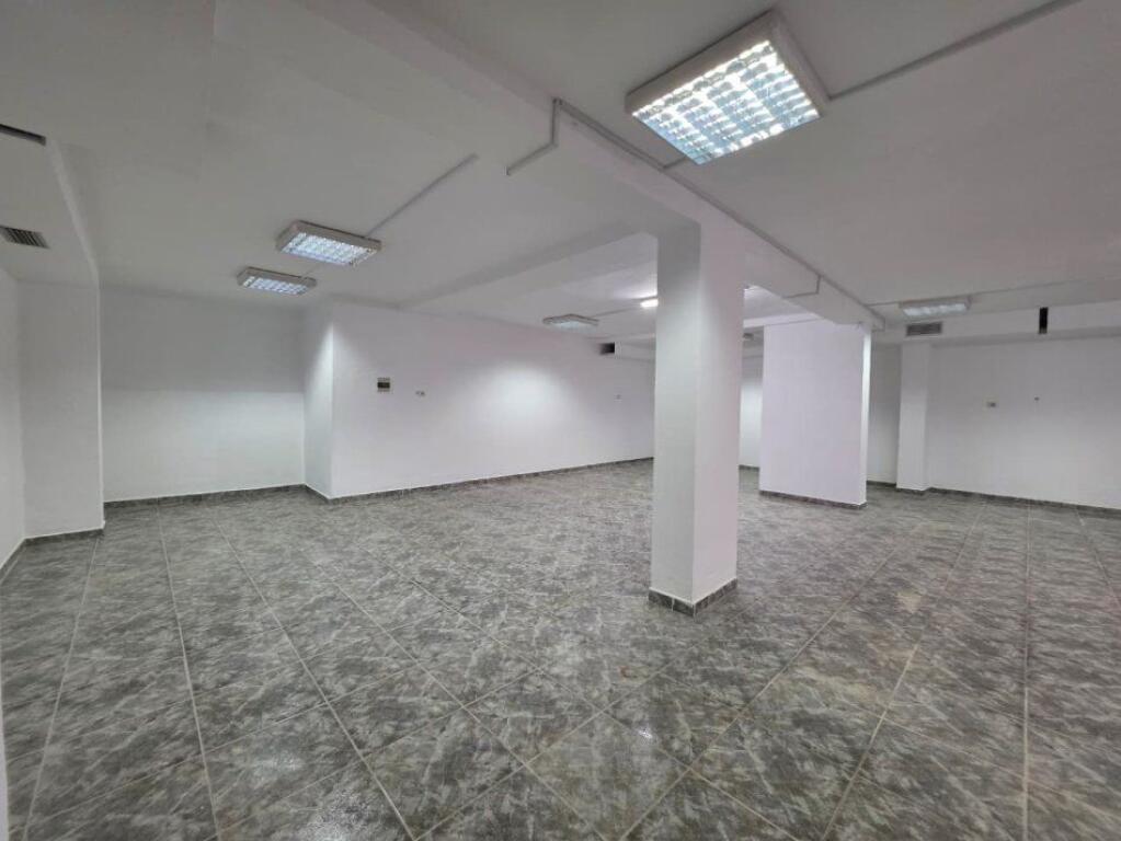 In Affitto: Locale Commerciale Sup.110m² Sulla Strada Principale📍Blocco Ville a Selite - Comune di Parigi | 800€/Mese