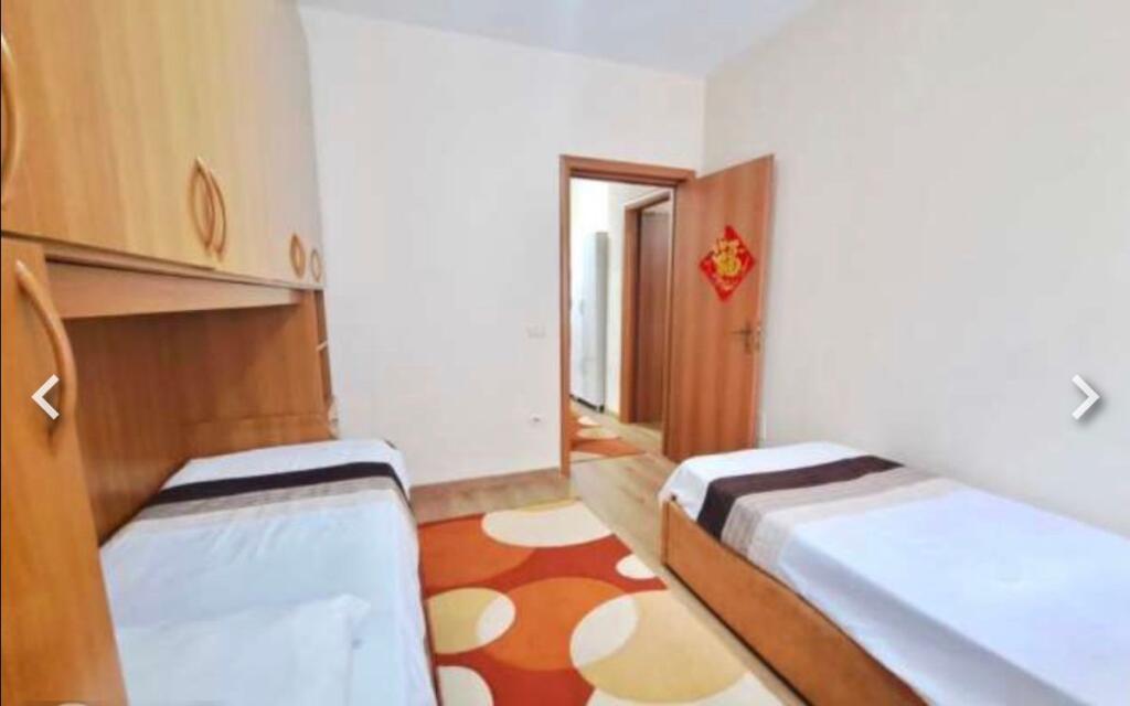 Jepet apartament 2+1 me qera tek Condor Center , rr Kavajes