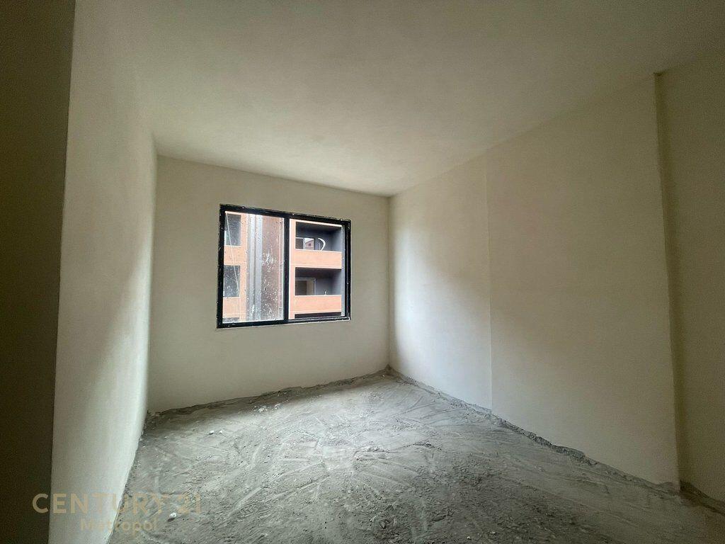 Shitet Apartament 2+1, tek Rruga e Elbasanit, Kompleksi Xheluks afër Xibrakut!