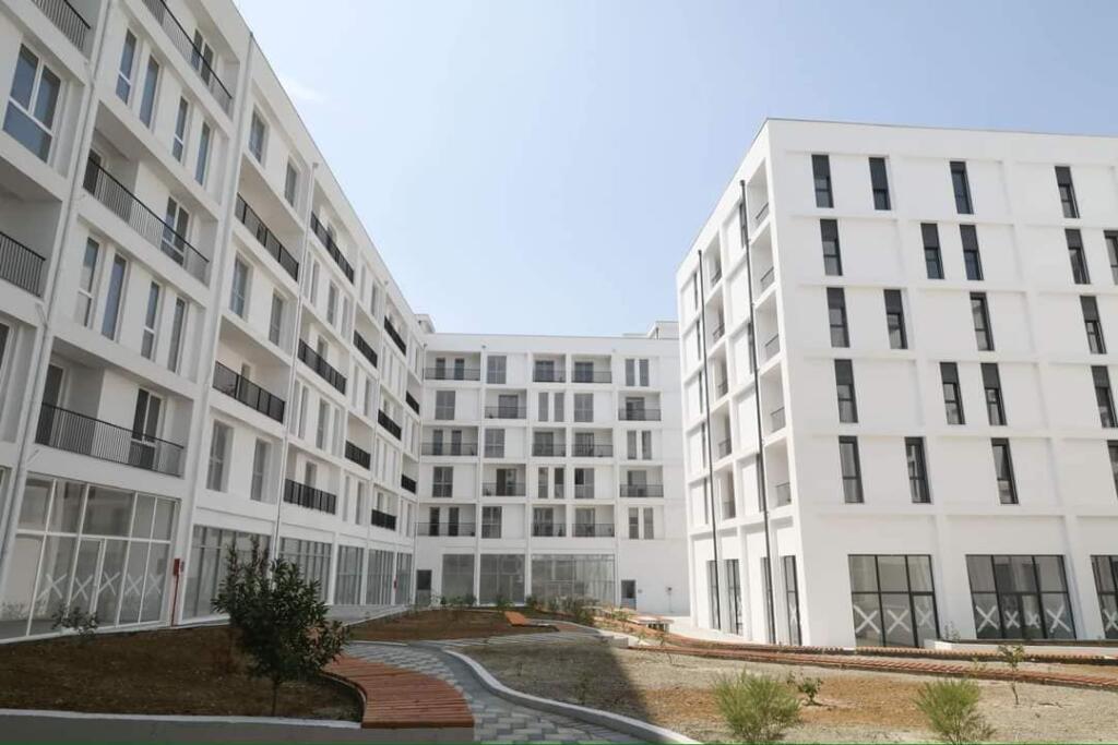 SHITET APARTAMENT 3+1+2, NË FUND TË RRUGËS “5 MAJ”!