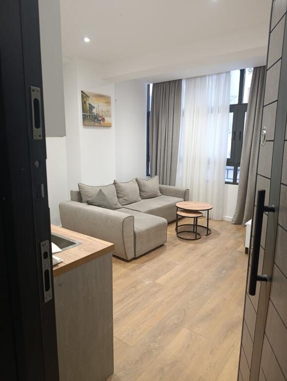 Appartamento 1+1 in vendita a Komuna e Parisit