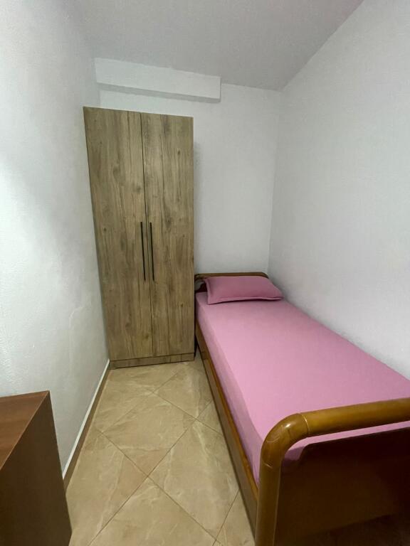 Jepet me qera apart 2+1 te Ambasada Kineze