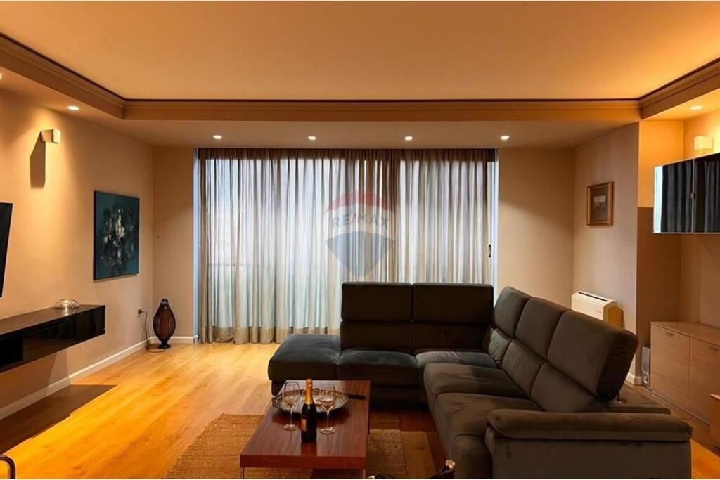 Apartament 2+1+2 me qira ne Qender!