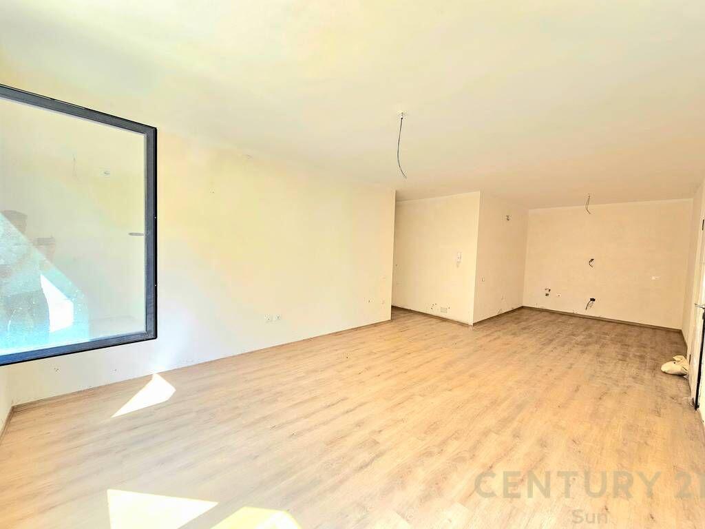 SHITET APARTAMENT 2+1+2, tek Rruga e Elbasanit, pranë Xibrakut!