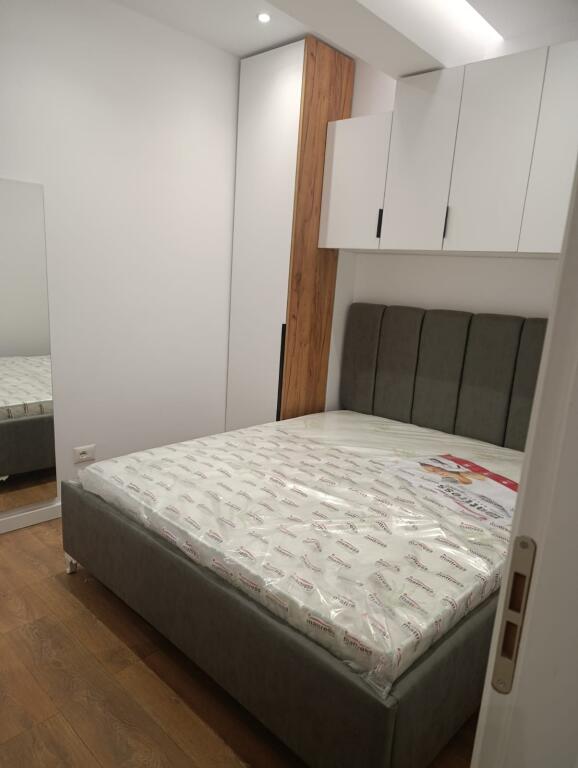 Vendesi appartamento 1+1 a Komuna e Parisit
