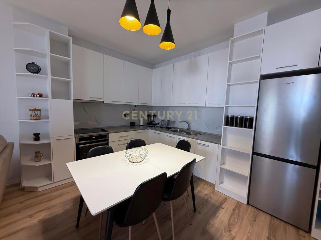 We offer a comfortable apartment for rent 2+1+2 bathrooms near the new maternity hospital