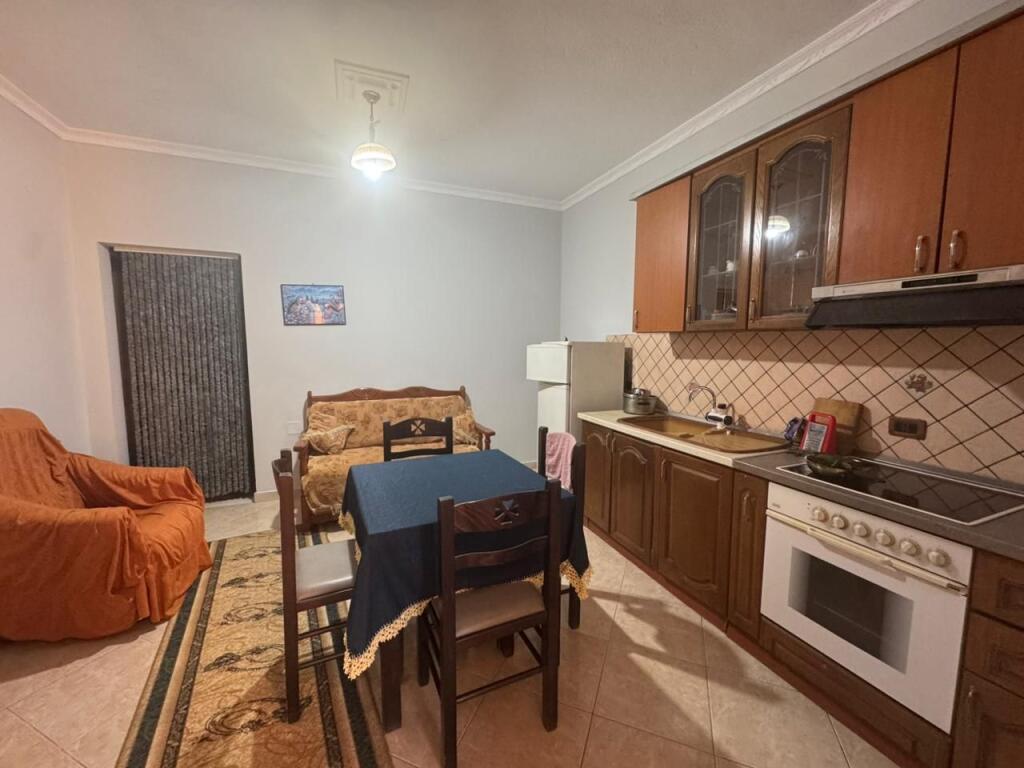 Affittasi Appartamento 1+1 – arredato, Kamëz