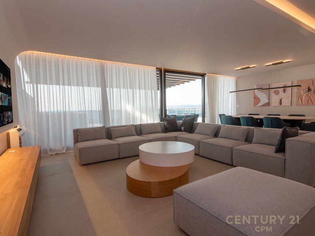 Premium Penthouse 3+1+2 with Panoramic Veranda – Vlora