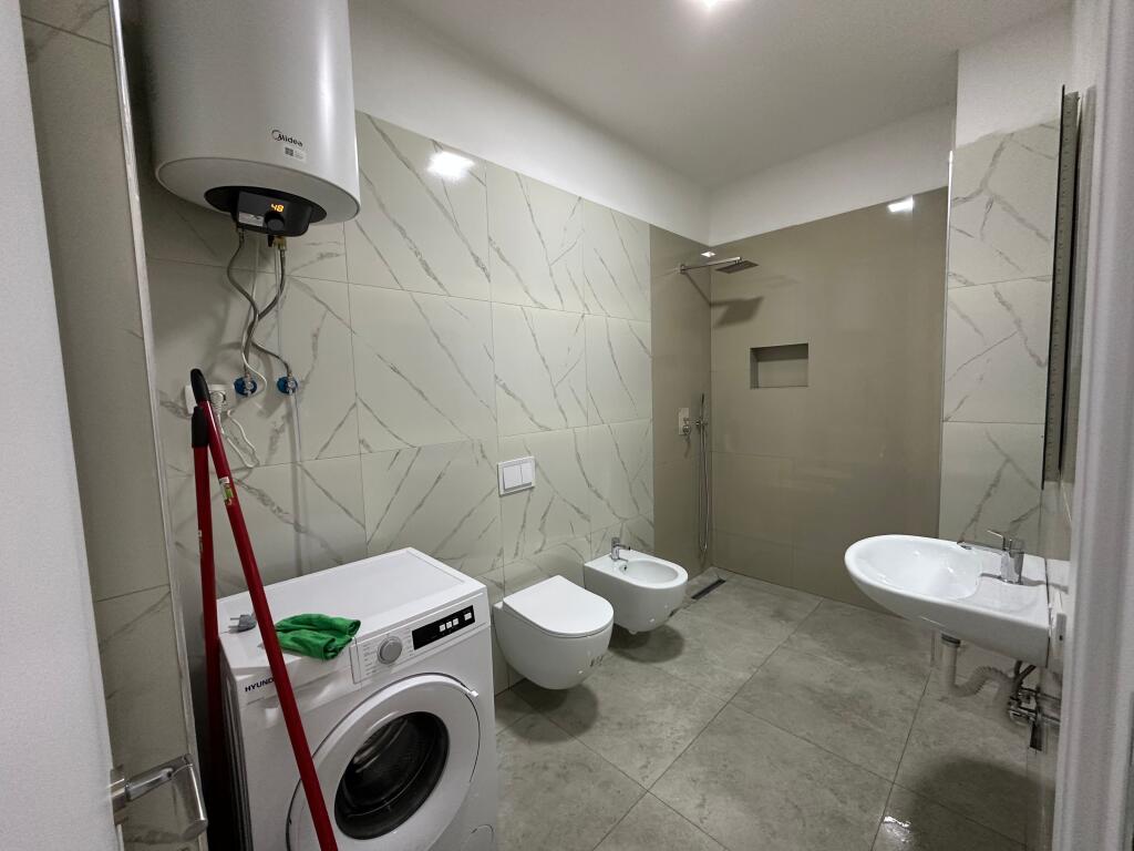 Jepet me qera apartamenti 1+1 tek Univers City