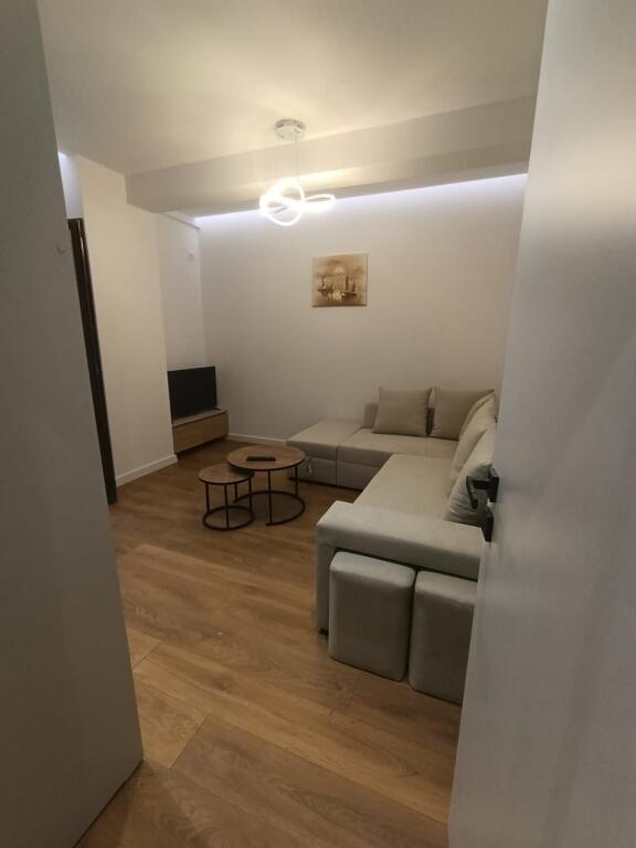 Appartamento 1+1 in vendita a Komuna e Parisit