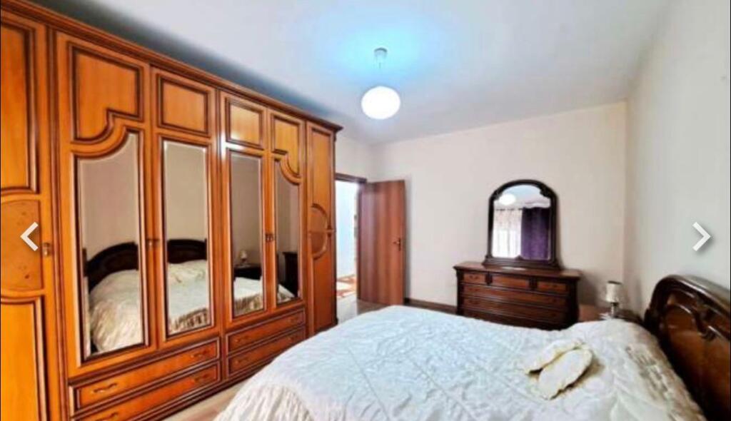 Jepet apartament 2+1 me qera tek Condor Center , rr Kavajes