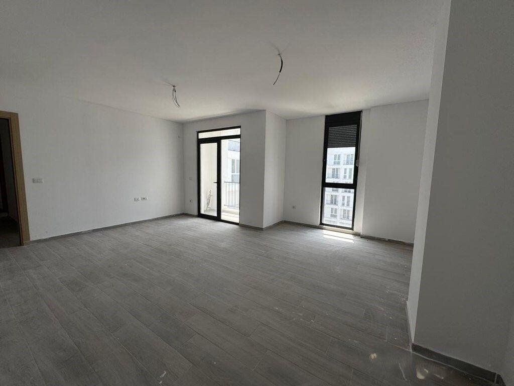 SHITET APARTAMENT 2+1 NË FUND TË RRUGËS “5 MAJ”!