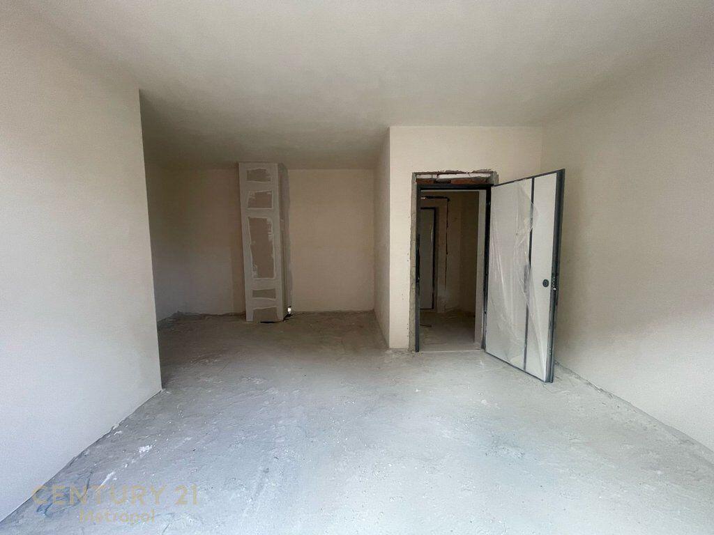 Shitet Apartament 2+1, tek Rruga e Elbasanit, Kompleksi Xheluks afër Xibrakut!
