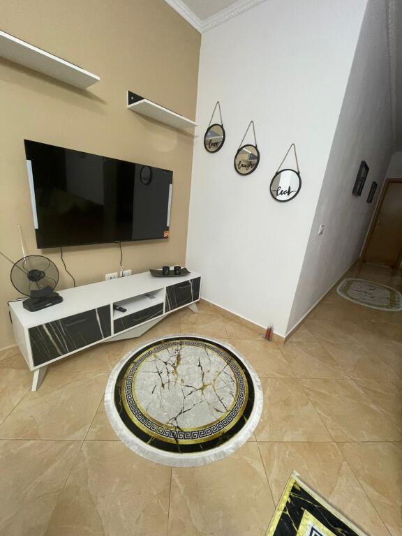 Jepet me qera apart 2+1 te Ambasada Kineze