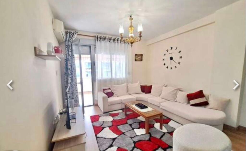 Jepet apartament 2+1 me qera tek Condor Center , rr Kavajes