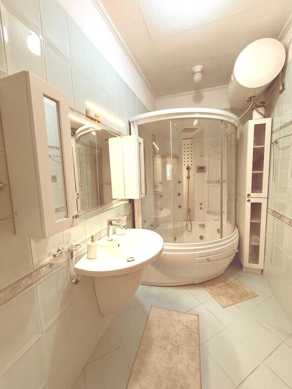 Private house 2+1+2 with parking - Elbasan Street