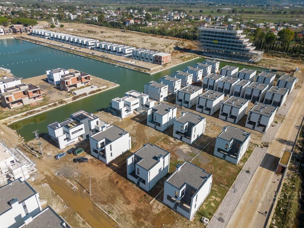 Vilë për Shitje në Turquoise Marina
