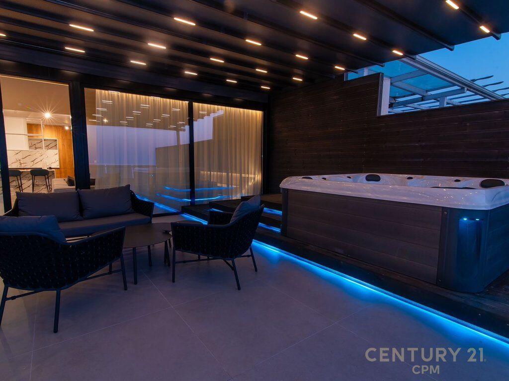 Premium Penthouse 3+1+2 with Panoramic Veranda – Vlora