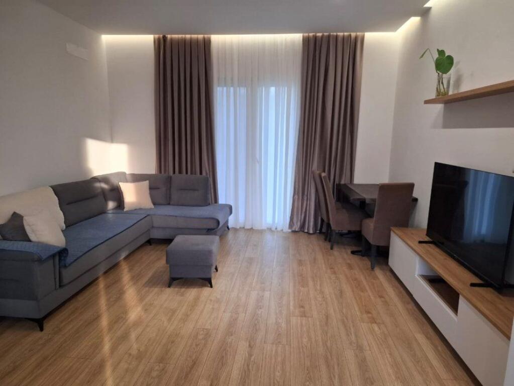 Jepet hyrje e sapo mobiluar 1+1+parkim ne Baldushk, autostrada tirane-elbasan