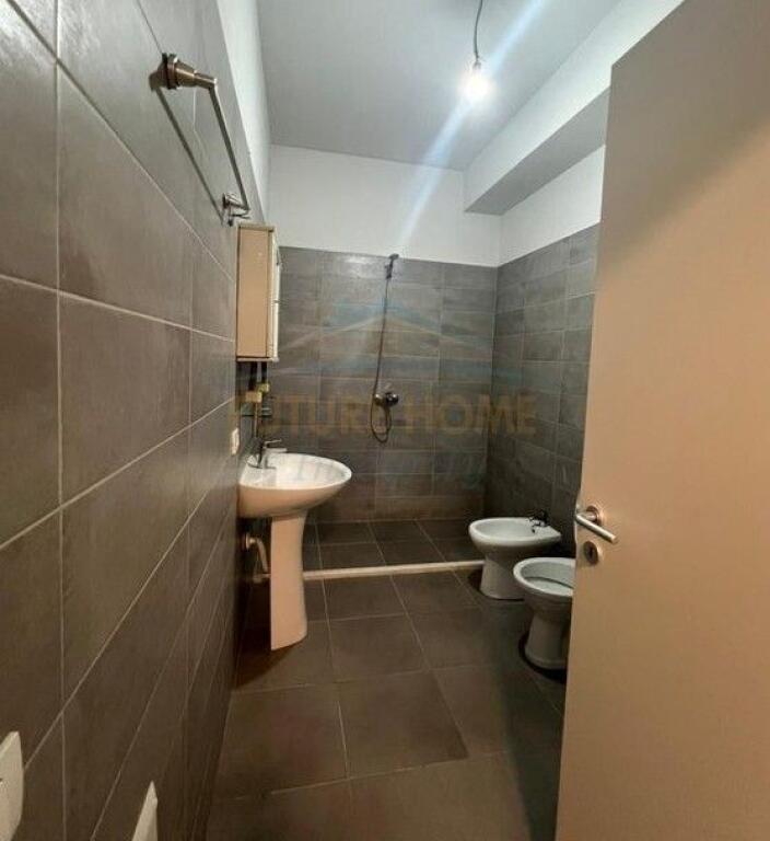 In vendita, Appartamento 1+1, Complesso Mangalem, Tirana.