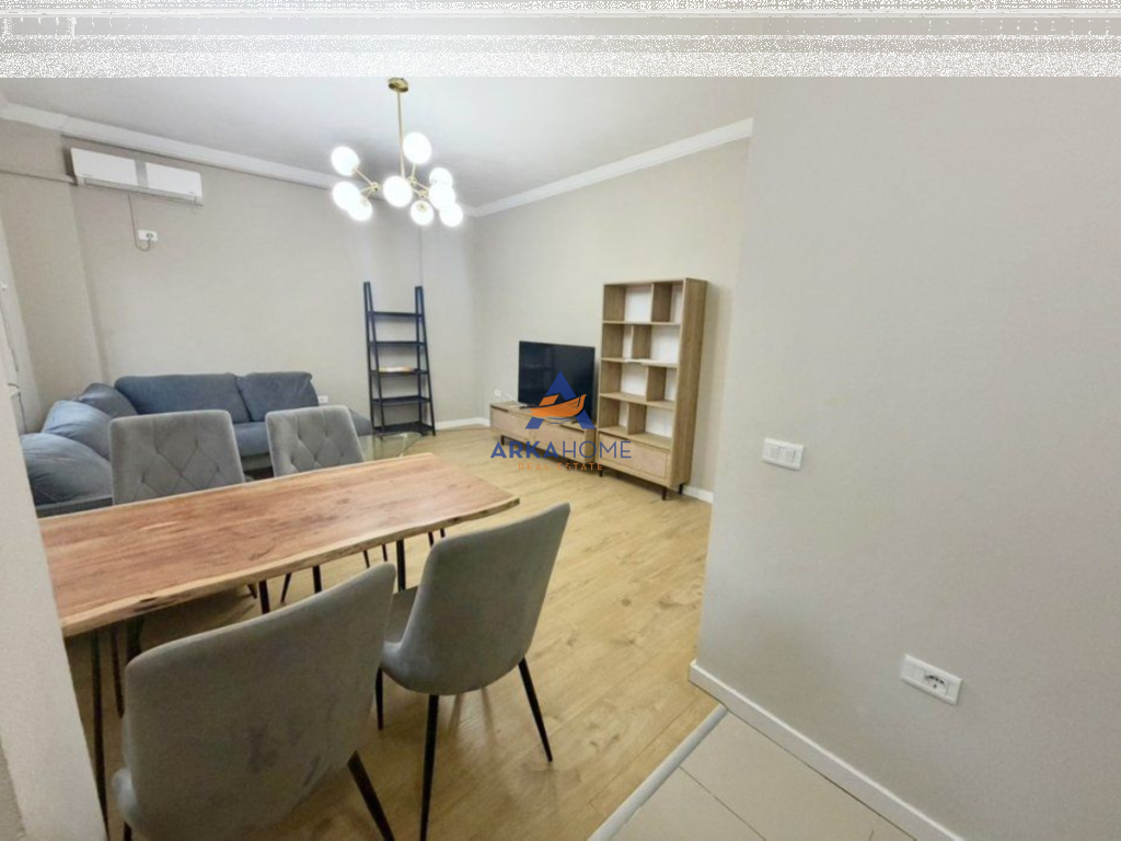 AFFITTASI APPARTAMENTO 2+1+BALCONE+GARAGE "ALLA COMUNE DI PARIGI" 750 EURO