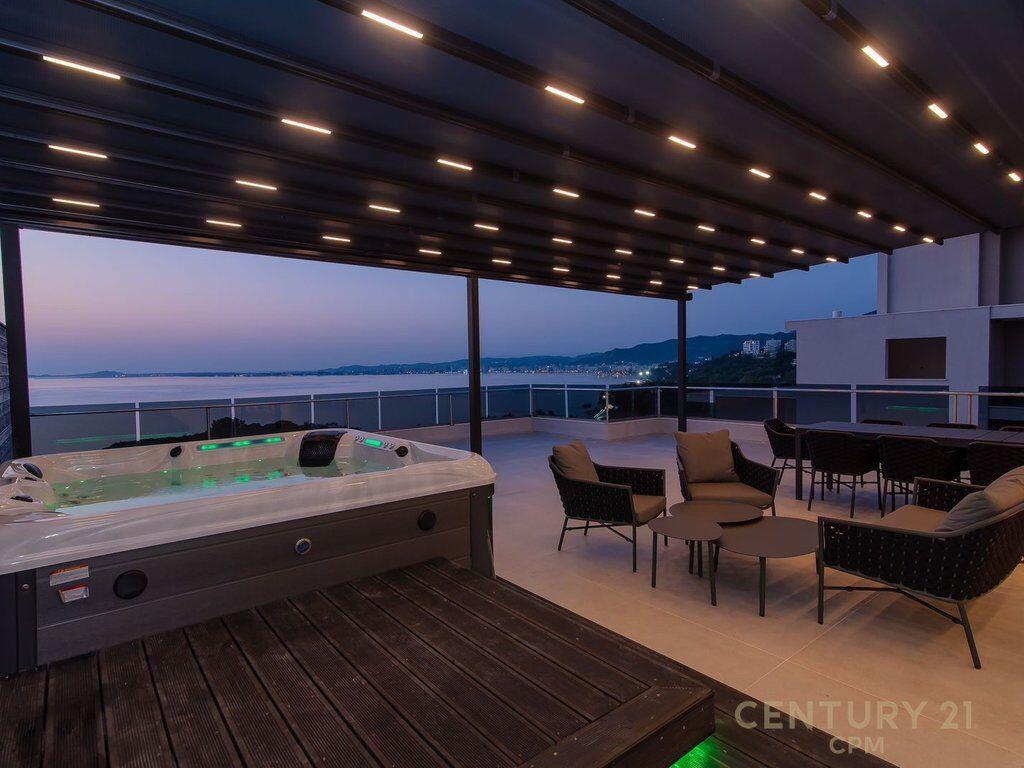 Premium Penthouse 3+1+2 with Panoramic Veranda – Vlora