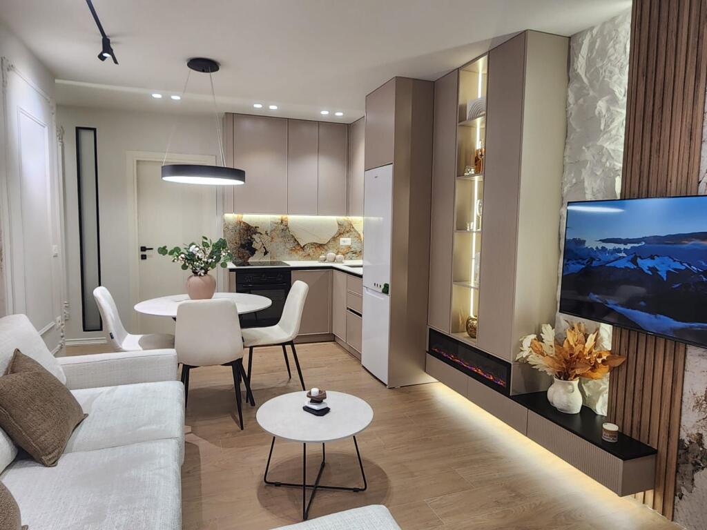 Shitet Apartament 2+1